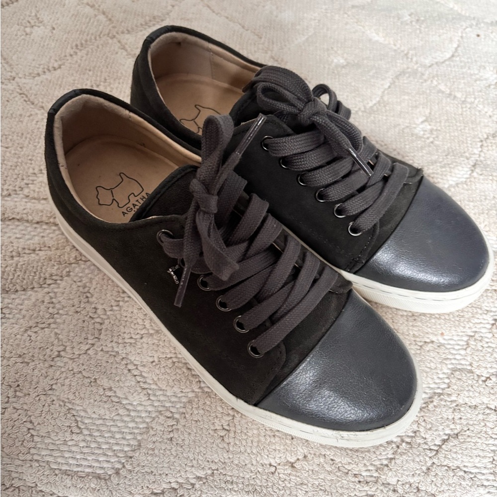 Platform low top leather sneaker (size 6)